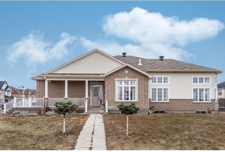 228 Riversedge Crescent