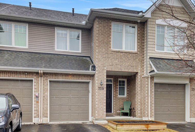 729 Hazelnut Crescent